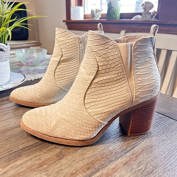 Bryn Walker Altared State Snakeskin Ankle Boots Block Heel ‎ Booties Size 8.5 - Picture 1 of 10